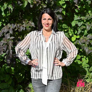 Csíkos muszlin blúz sállal