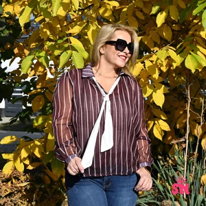 Csíkos muszlin blúz sállal