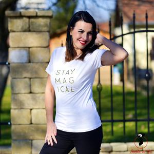 "Stay magical" sárga feliratos- póló