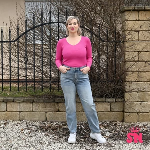 Kényelmesen laza szabású, magas derekú, szürkéskék farmernadrág