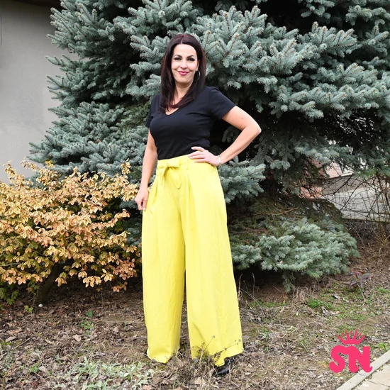 Magas derekú, bő szabású, csíkos nadrág